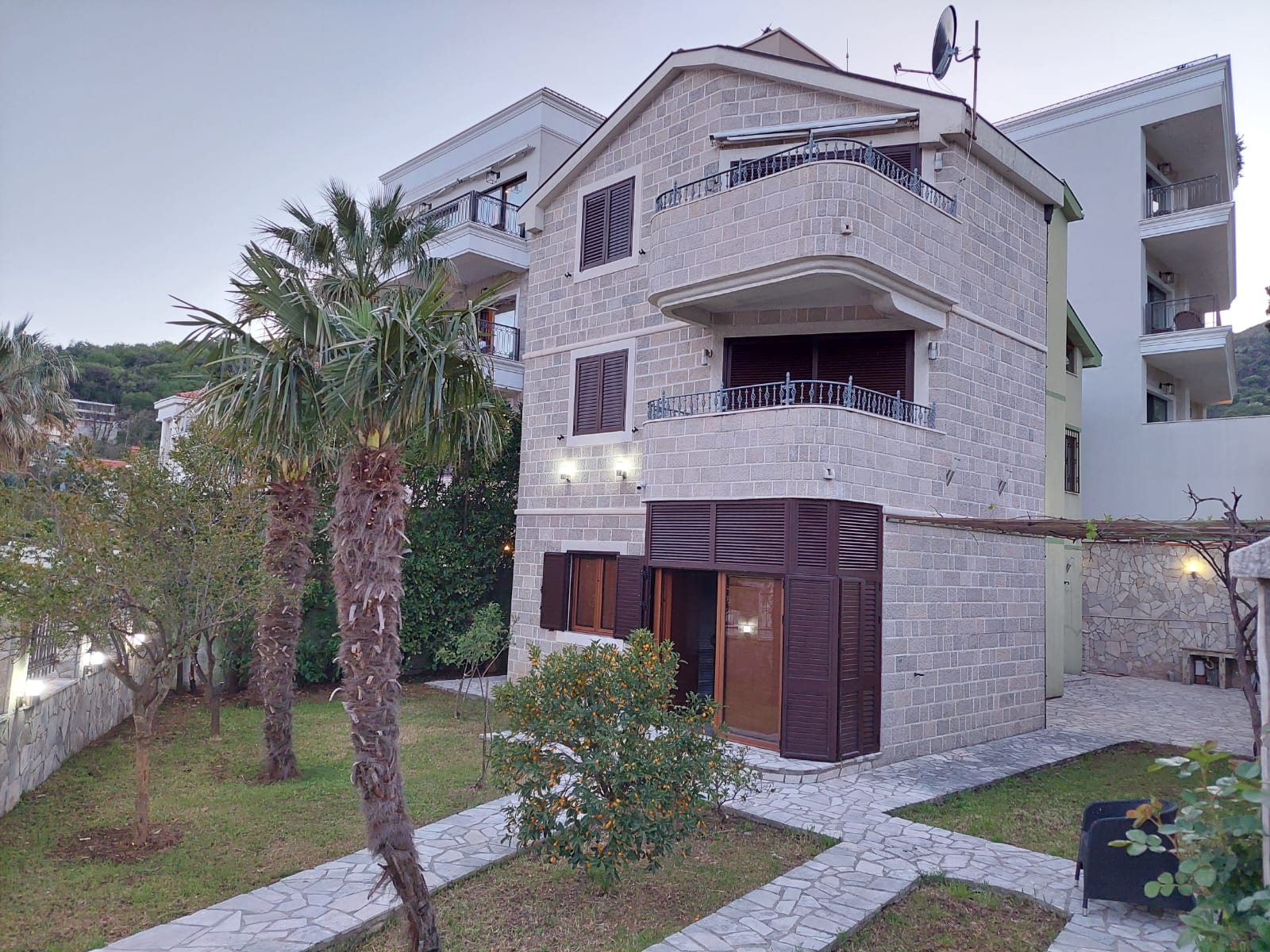 Image of House - 4 Bedrooms - 3 Bathrooms for Sale in Herceg-Novi-Kamenari-Montenegro, Image 1